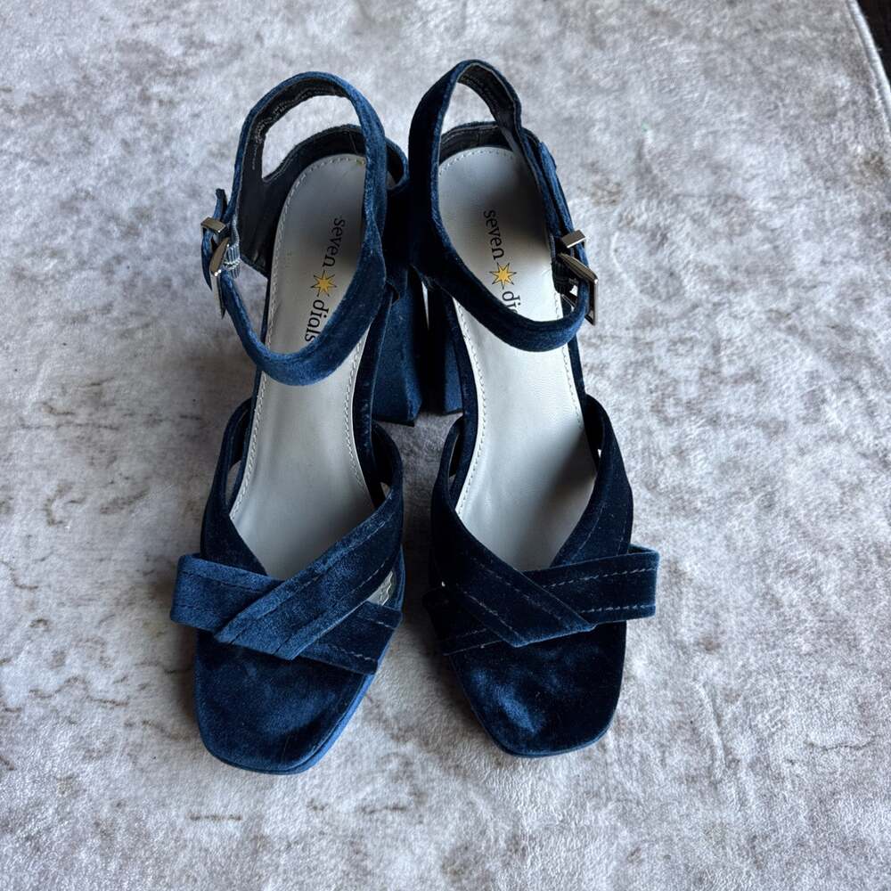 Seven Dials Holiday Blue Velvet Block Heel Sandals Woman Size 7M Ankle Strap
